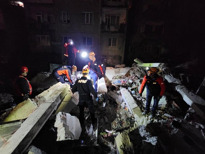 Zonguldak’ta 3 Katlı Bina Çöktü: 1 Ölü, 1 Yaralı