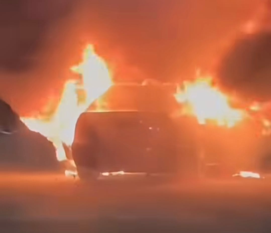 Car Catches Fire in Wedding Convoy in Trabzon