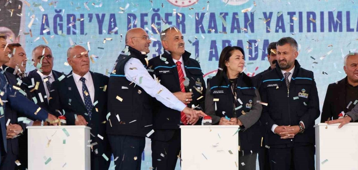 Ağrı’ya 260 ton kapasiteli asfalt plenti ve yeni iş makineleri hizmete girdi