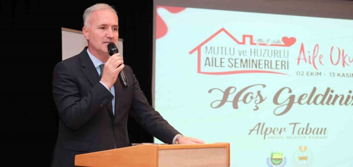 Aile Okulu seminerleri Sıtkı Aslanhan ile başladı ve 7 haftada sürecek