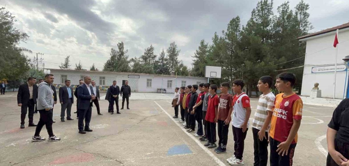 AK Parti Batman İl Başkanı öğrencilerin spor malzeme talebini karşıladı