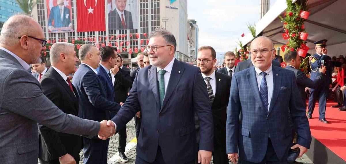AK Parti İzmir İl Başkanı Saygılı 29 Ekim kutlamalarına katıldı