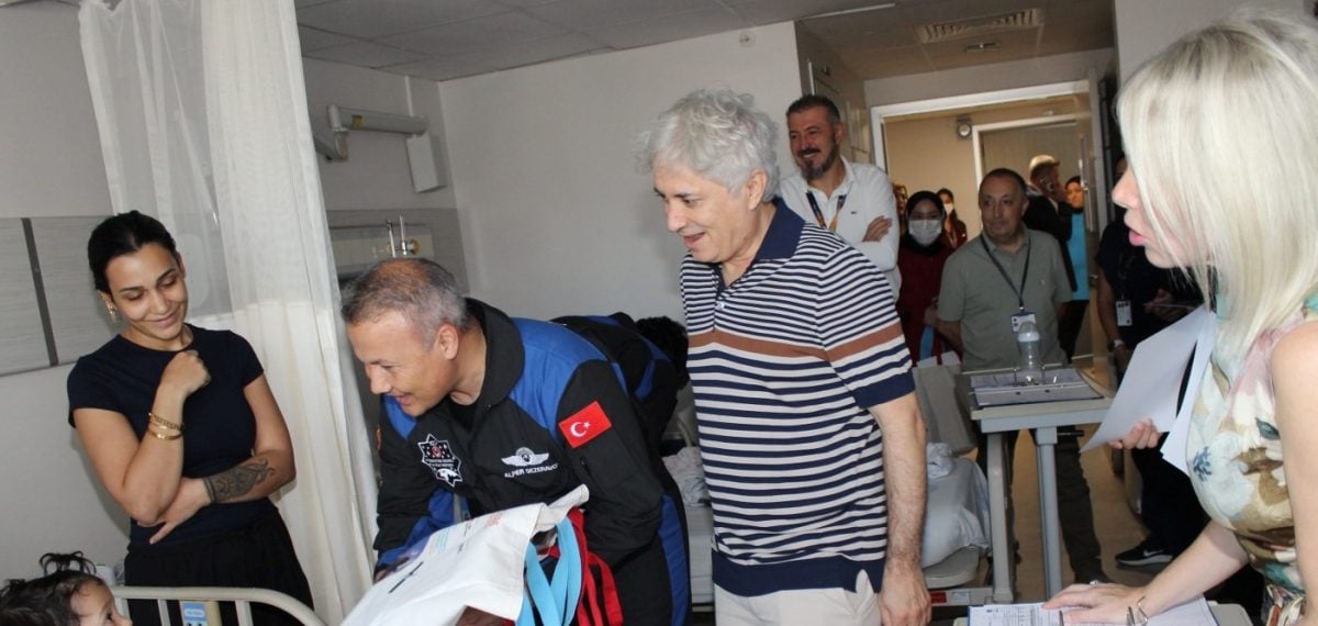 Akdeniz Üniversitesi’nde astronotlar çocuklarla buluştu ve İleri Sağlık Merkezi’ni ziyaret etti