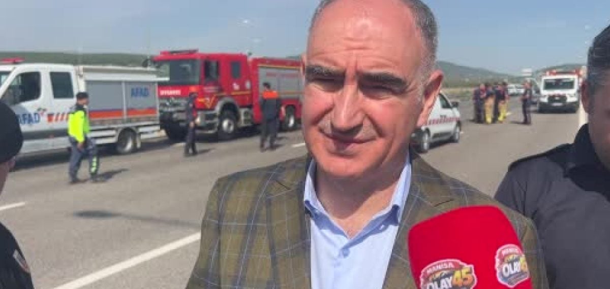 Akhisar yakınında otobüs ile tır çarpıştı 11 ölü 27 yaralı