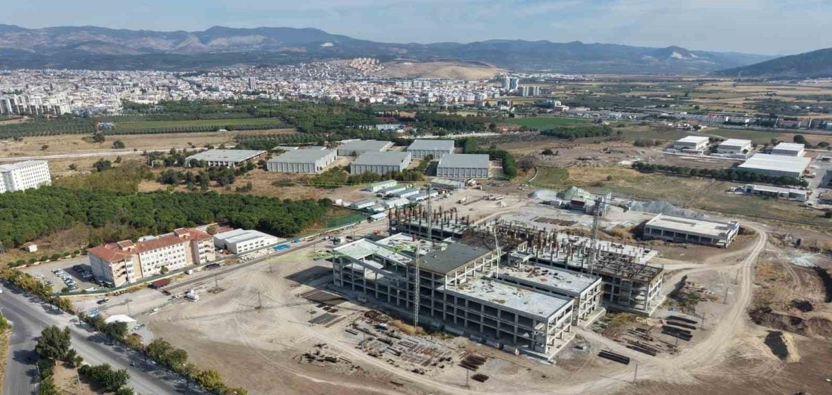 Akhisar’a 450 yataklı yeni devlet hastanesi inşaatı sürüyor