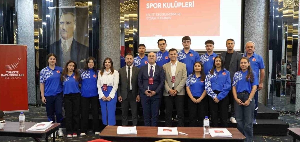 Alaşehirli 10 genç sporcu Türkiye’ye madalyalarla döndü