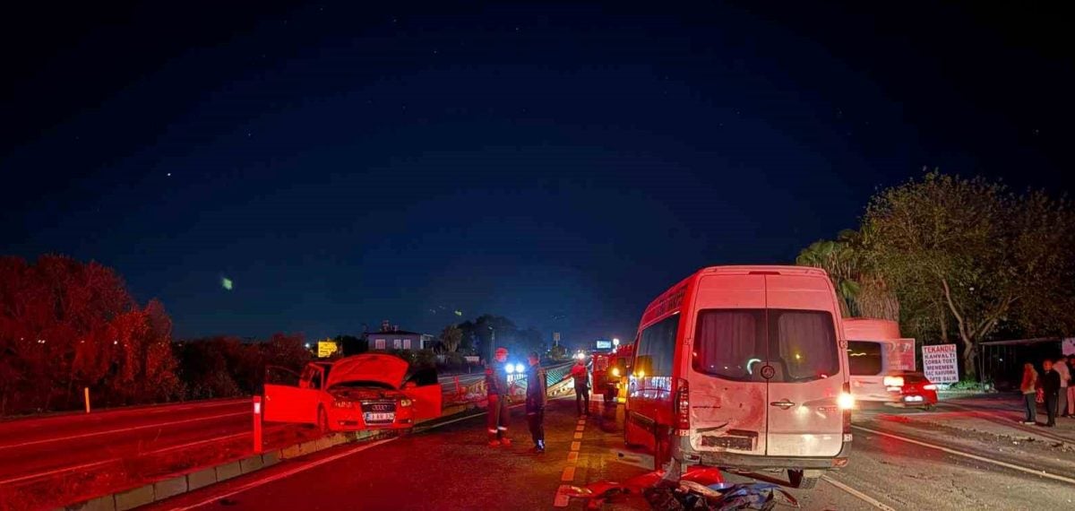 Alkollü sürücünün çarpmasıyla Manavgat’ta üç araçlı zincirleme kaza: 4 yaralı