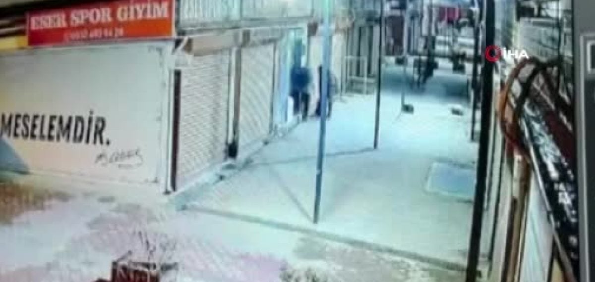 Antakya’da duvarı delerken yakalanan soygun girişimi kamerada