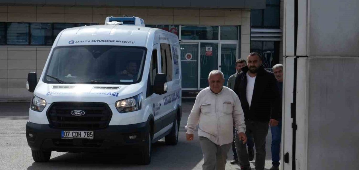 Antalya şantiyesinde hortum konteynerleri savurdu dört işçi hayatını kaybetti