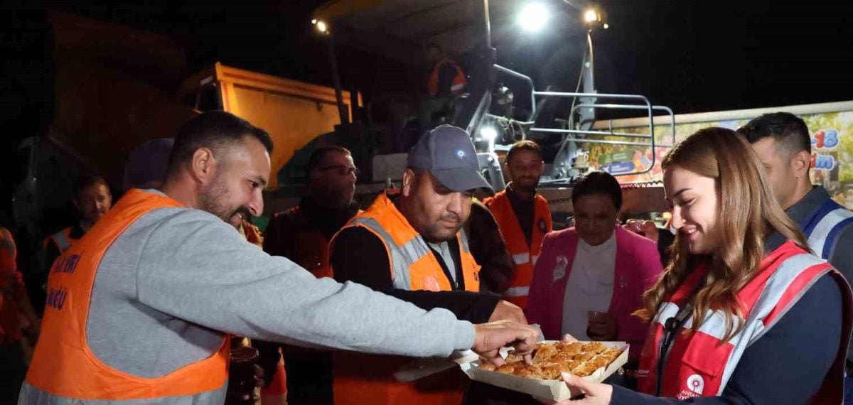 Antalya’da beş noktada eş zamanlı asfalt seferberliği gecede sürdü