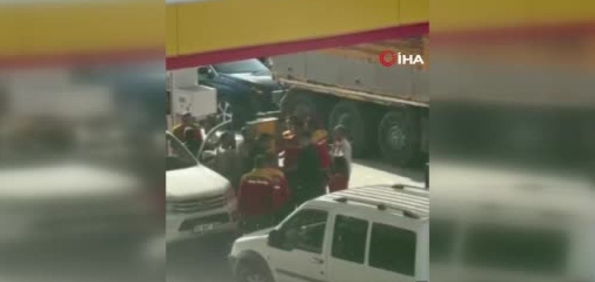 Arnavutköy’de benzin istasyonunda müşteriler ve çalışanlar arasında sopalı kavga