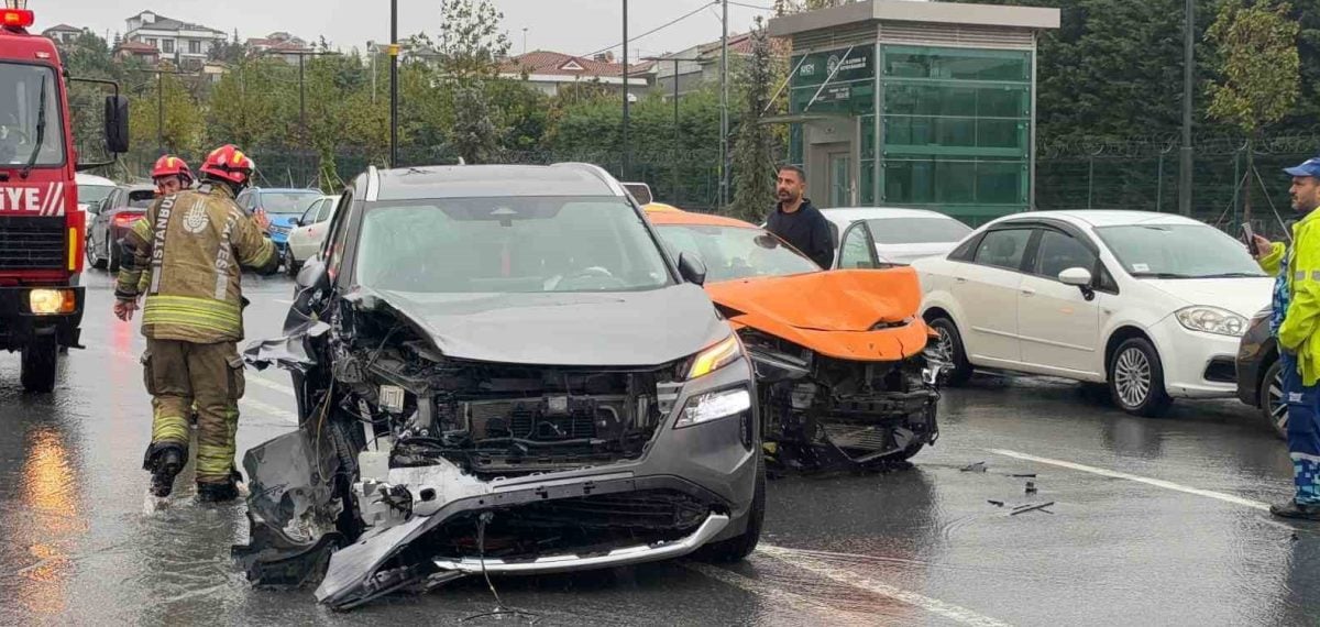 Arnavutköy’de sağanakta 5 aracın karıştığı kazada 2 kişi yaralandı