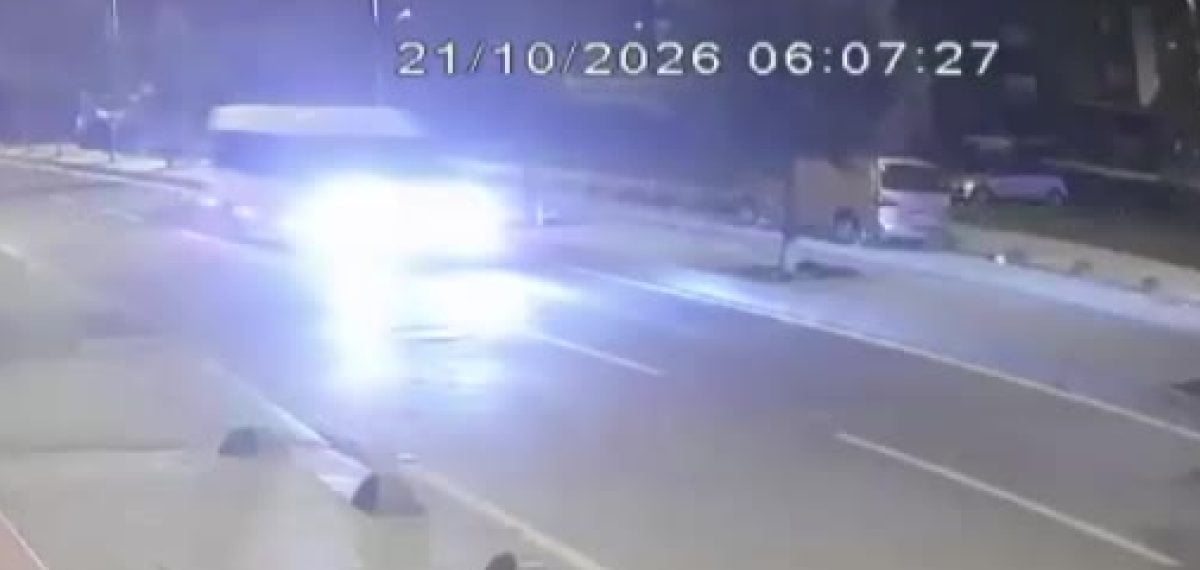 Arnavutköy’de servis minibüsünün kamyona çarpması sonucu 9 kişi yaralandı