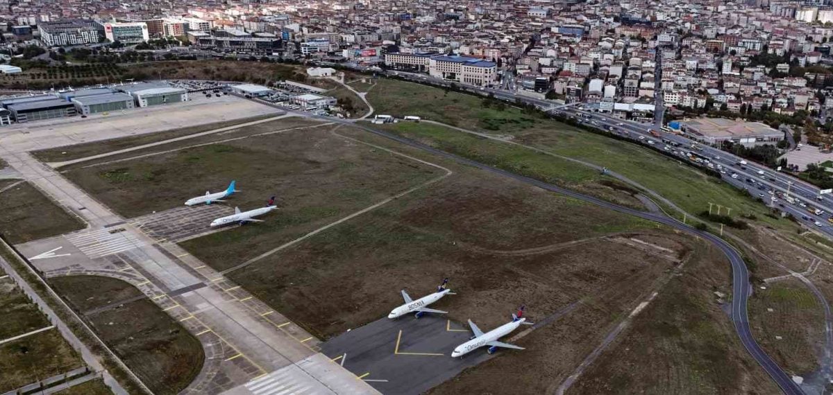 Atatürk Havalimanı’nda terk edilmiş Onur Air uçaklarının çarpıcı görüntüleri