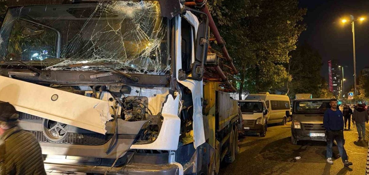 Avcılar’da park halindeki 7 araca çarpan beton pompası kazası