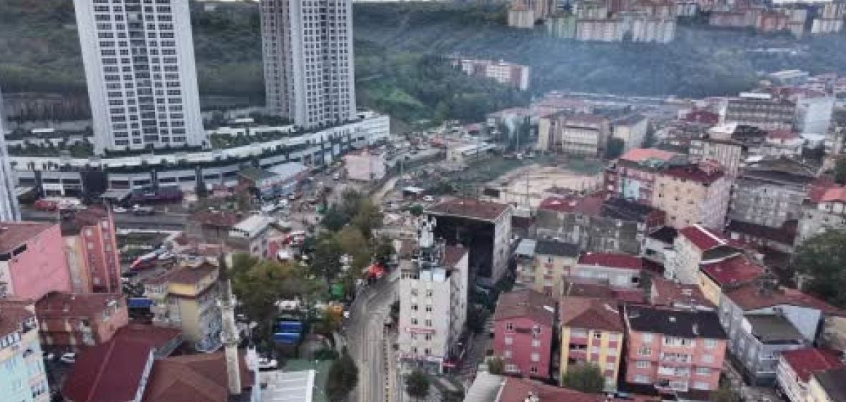 Ayazağa’da sel sonrası temizlik ve riskli yapı yıkımları sürüyor