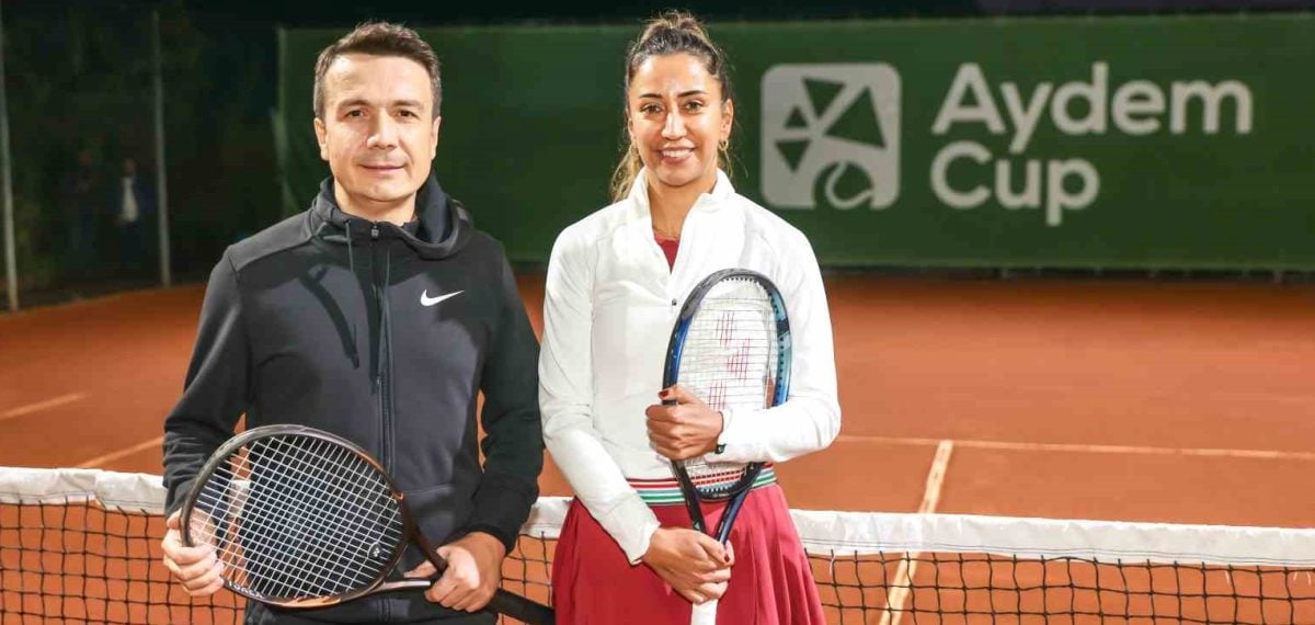Aydem Cup T500 Masters’ta Çağla Büyükakçay gösteri maçıyla kortta
