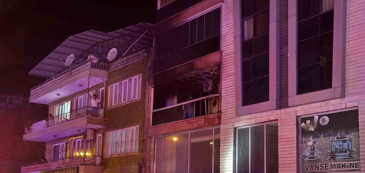 Aydın’da gece yarısı çıkan yangında 5 kişi dumandan etkilendi
