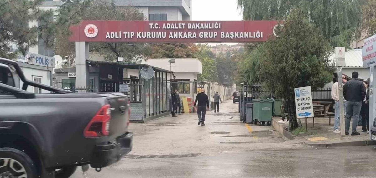 Baba kızını ve ilişkide olduğu kişiyi konuşmak için gittiği yerde öldürdü