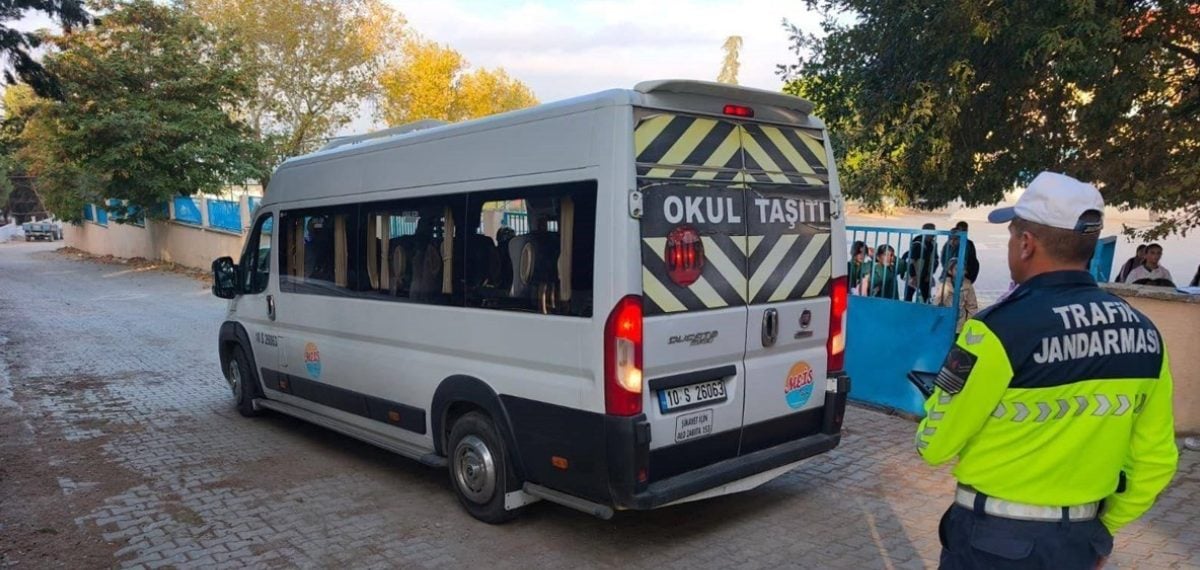 Balıkesir jandarmasından okul çevreleri ve servis denetiminde kapsamlı uygulama