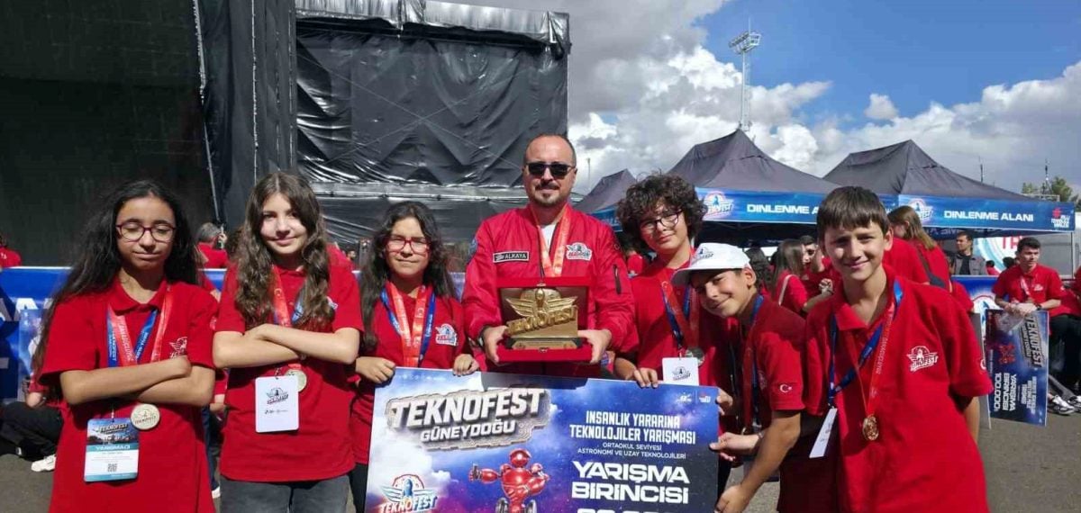Balıkesirli öğrenciler TEKNOFEST Güneydoğu finallerinde dört dereceyle döndü