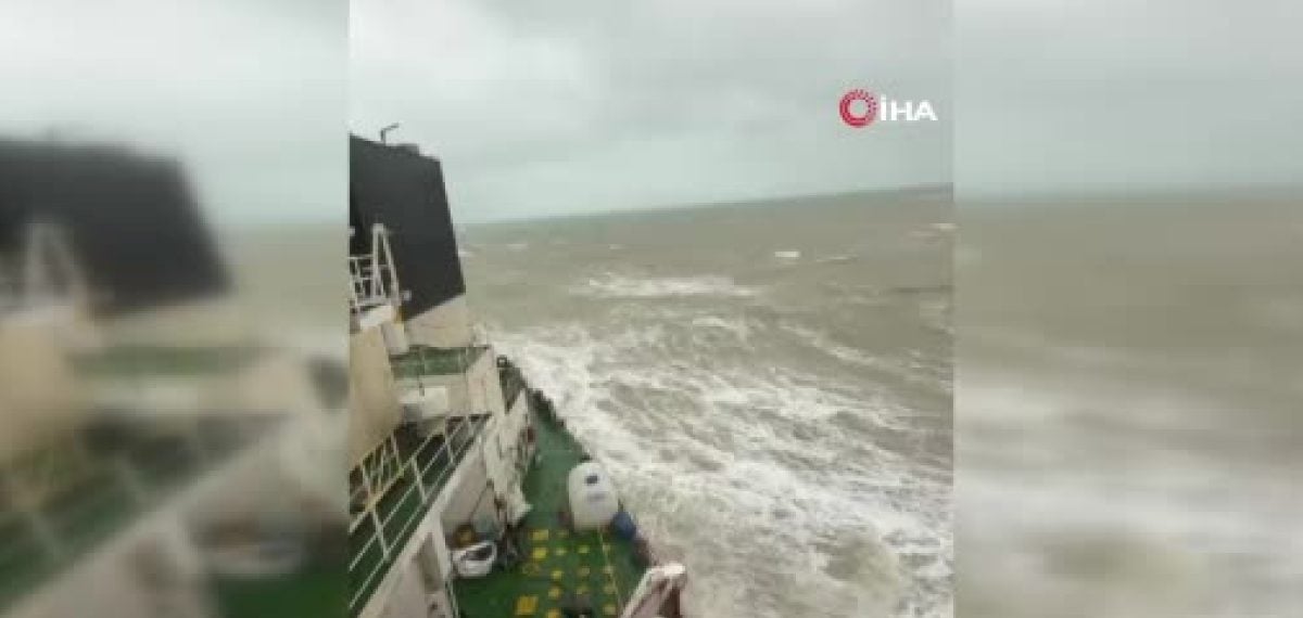 BANDA adlı ham petrol tankerinin İstanbul kıyısına vurması ve kurtarma çalışmaları