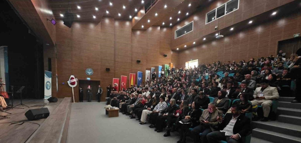 Bandırma Tekke Camii haziresindeki mezar taşları üç asırlık dil ve kültürü ortaya koydu