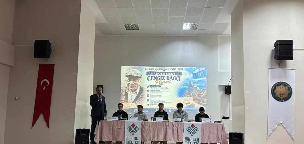 Bayburt’ta Cengiz Dağcı panellerinin üçüncüsü Bayburt Anadolu İmam Hatip Lisesi’nde
