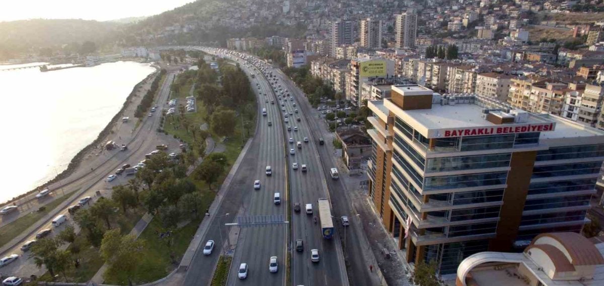 Bayraklı operasyonunda rüşvet ve usulsüzlük iddialarıyla 48 kişi gözaltında