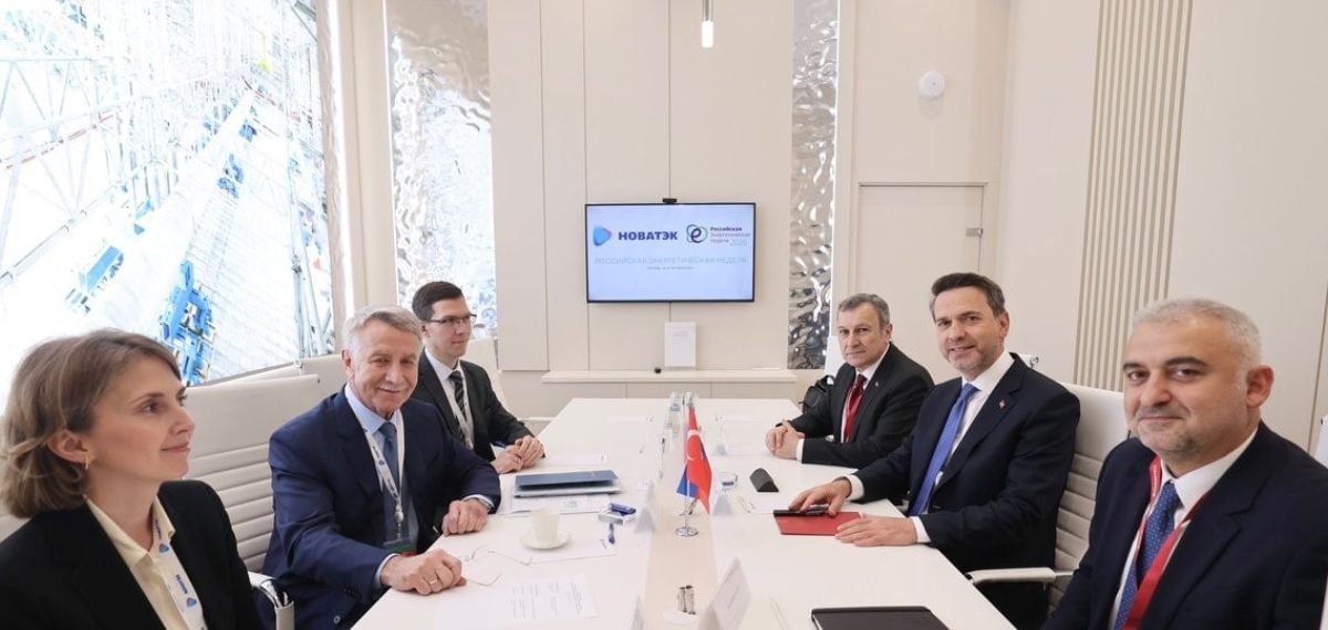 Bayraktar Moskova’da Gazprom ve Novatek ile enerji iş birliğini görüştü