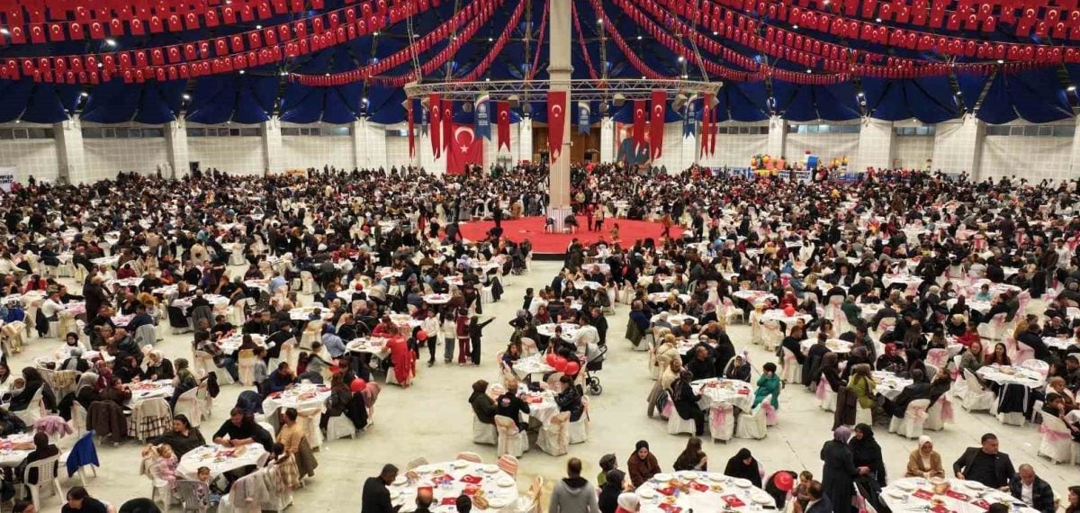 Belediye Başkanı Başdeğirmen personel ve aileleriyle Cumhuriyet yemeğinde buluştu