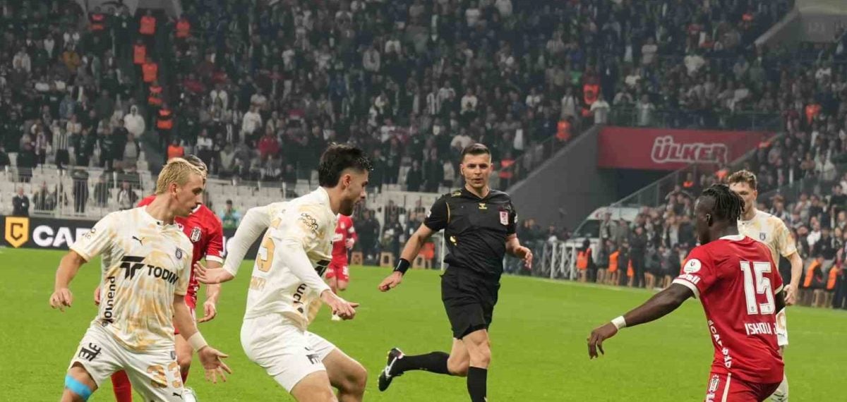 Beşiktaş evinde Başakşehir’i 2-0 yenerek galibiyete ulaştı