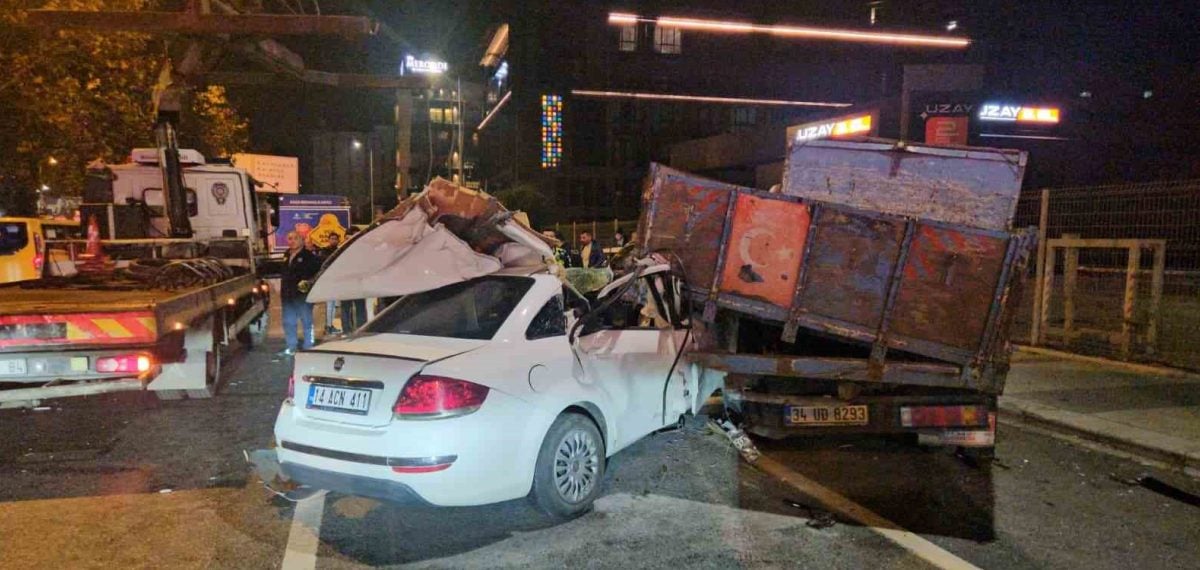 Beyoğlu’nda alkollü sürücünün makas atmasıyla 5 araç zincirleme kaza yaptı