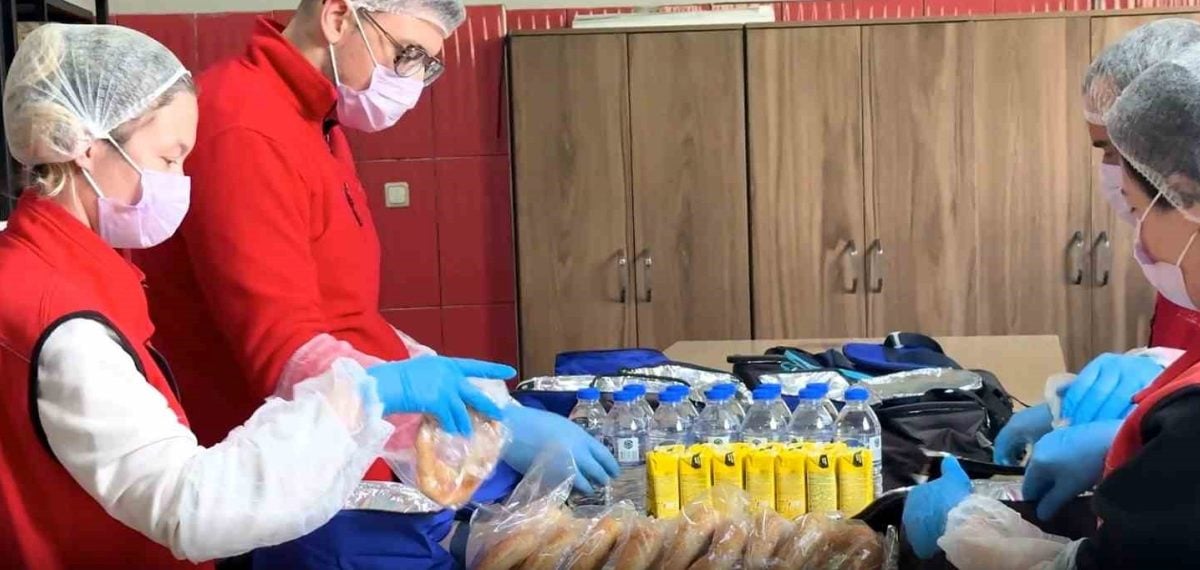 Bilecik Belediyesi her gün 300 çocuğa beslenme çantası desteği sağlıyor