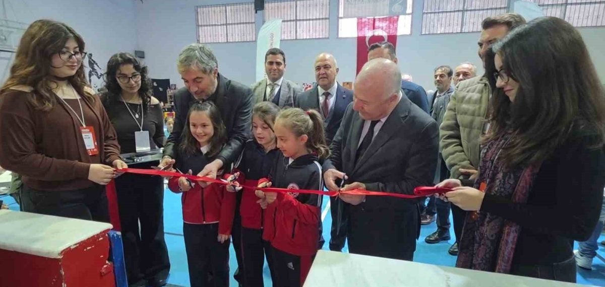 Bilimin Kütahya Sahnesi bilim şenliği Linyit Ortaokulu’nda gerçekleştirildi