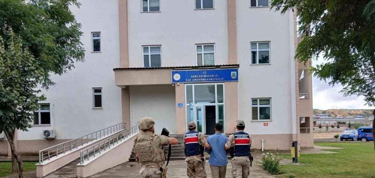 Bingöl’de jandarma operasyonunda çok sayıda uyuşturucu ve silah ele geçirildi