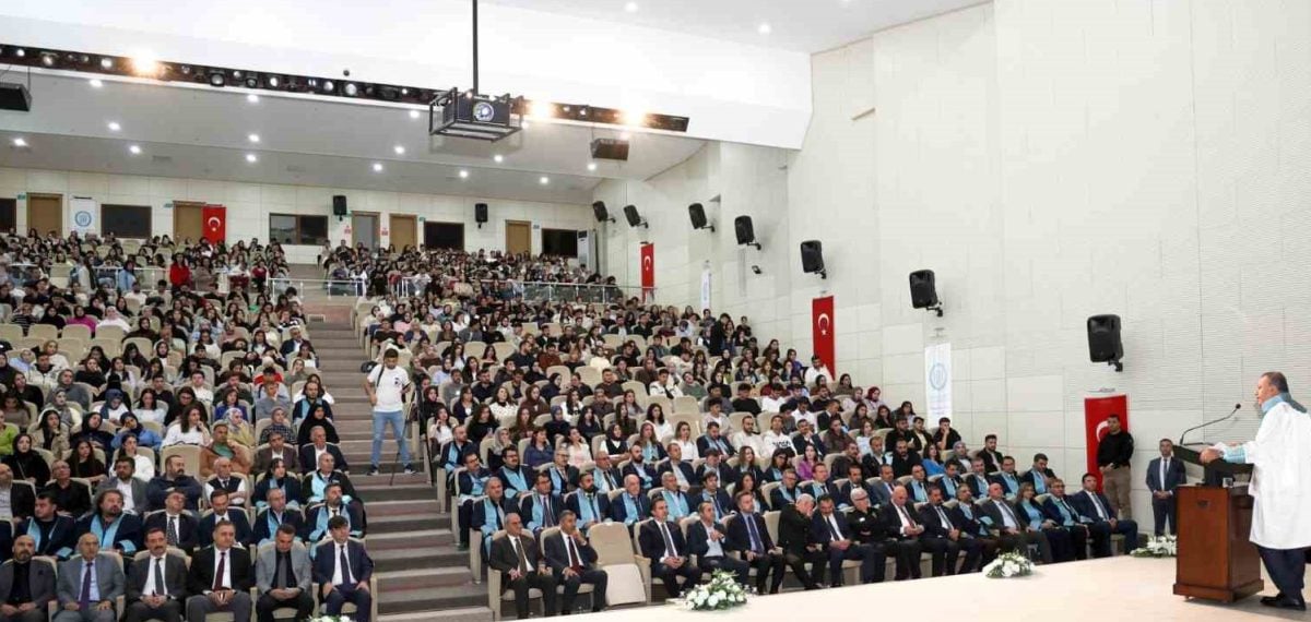Bitlis Eren Üniversitesinde 2026‑2027 akademik yıl açılışı ve Babacan’ın dersi