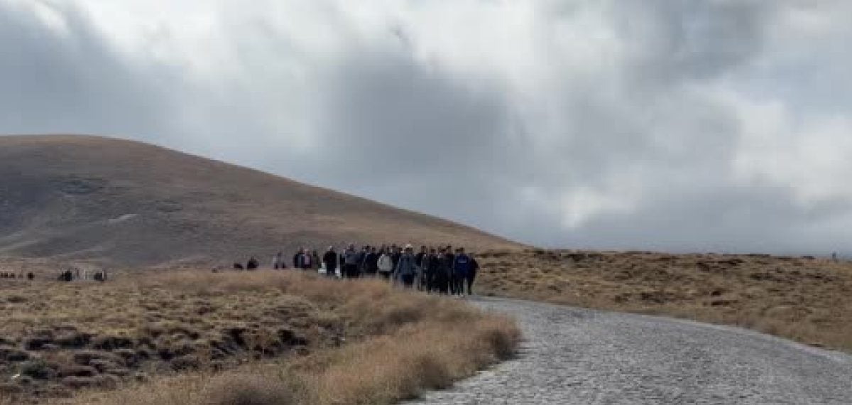 Bitlis Maarif Ailesi Nemrut Kalderası’nda doğa yürüyüşü düzenledi