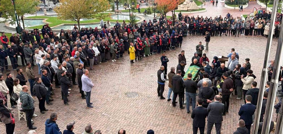 Bolu Belediye çalışanı Eyüp Özgür Özkul için belediye önünde tören düzenlendi