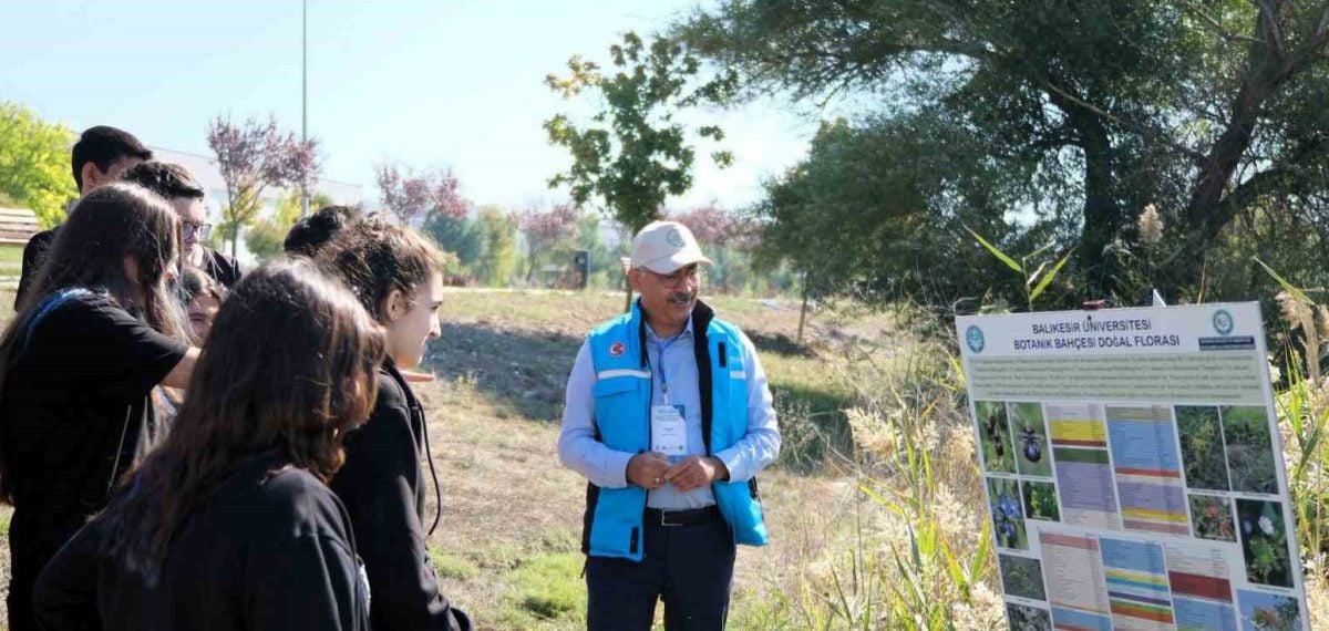Botanik Bahçesi öğrencilerle bitki çeşitliliği ve herbaryum çalışmalarını paylaştı