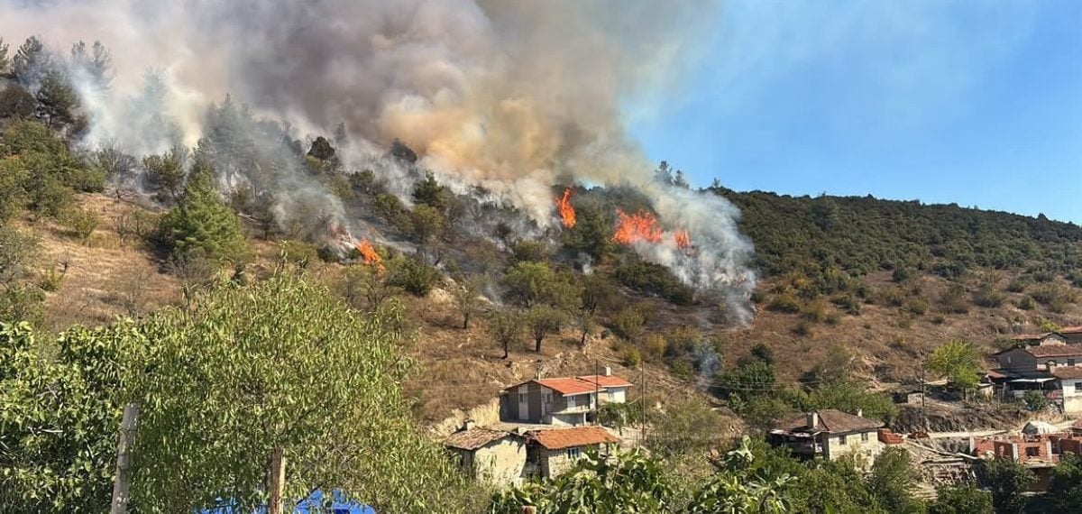 Bursa Büyükorhan’da çıkan orman yangınına havadan ve karadan müdahale sürüyor