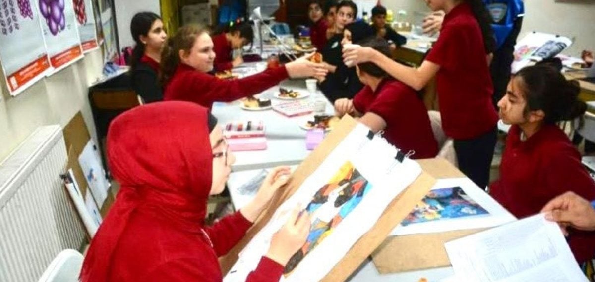 Bursa’da resim kursunu tamamlayan 20 öğrenciye sertifika verildi
