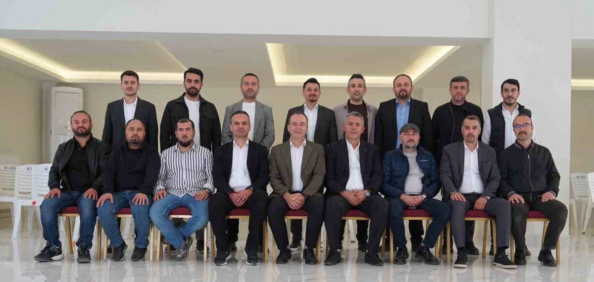 Büyükorhanspor’da Ali Erdem başkanlığında 18 kişilik yeni yönetim göreve başladı