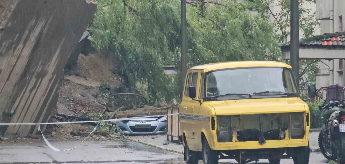 Çatalağzı’nda istinat duvarı çöktü 49 daire tedbir amaçlı tahliye edildi