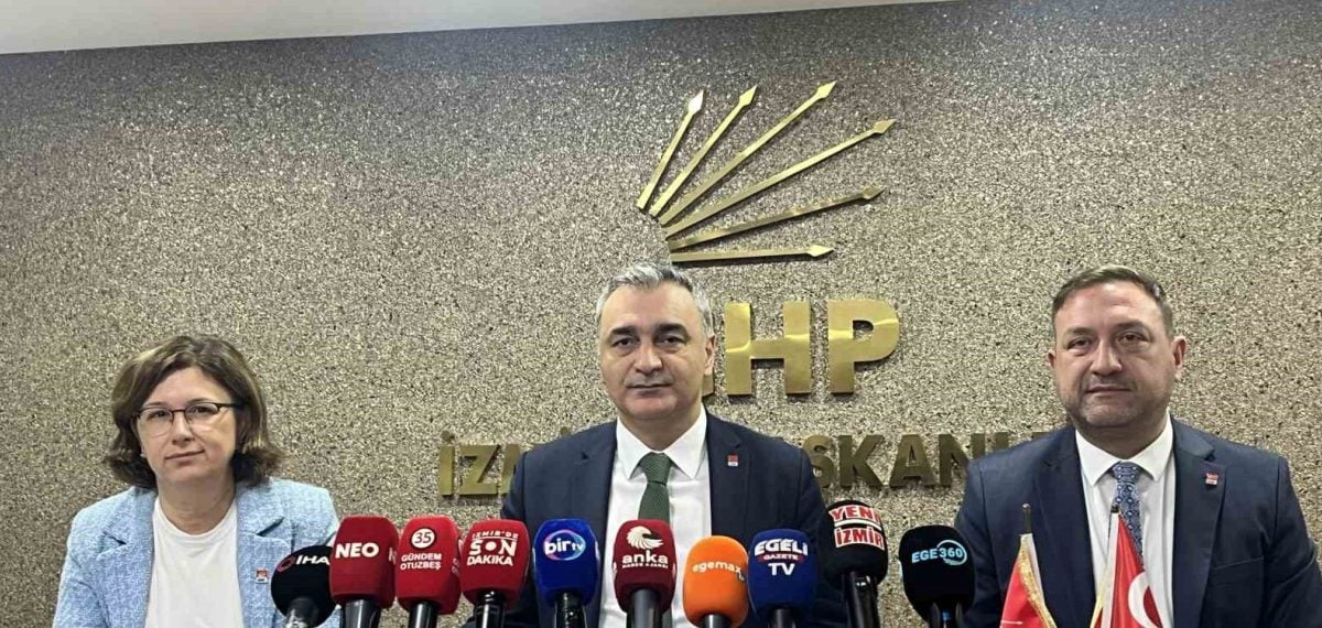 CHP Sözcüsü Müslim Sarı İzmir’de Özgür Özel’e Özür Çağrısı