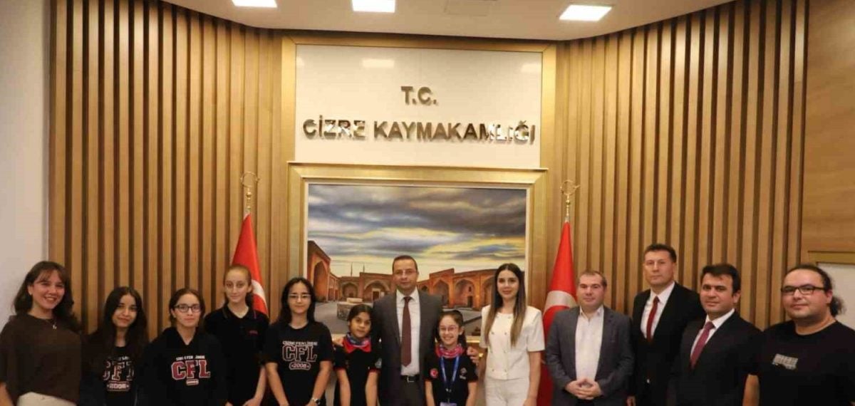 Cizreli öğrenciler TEKNOFEST 2026’da finallere kalarak Kaymakamı ziyaret etti