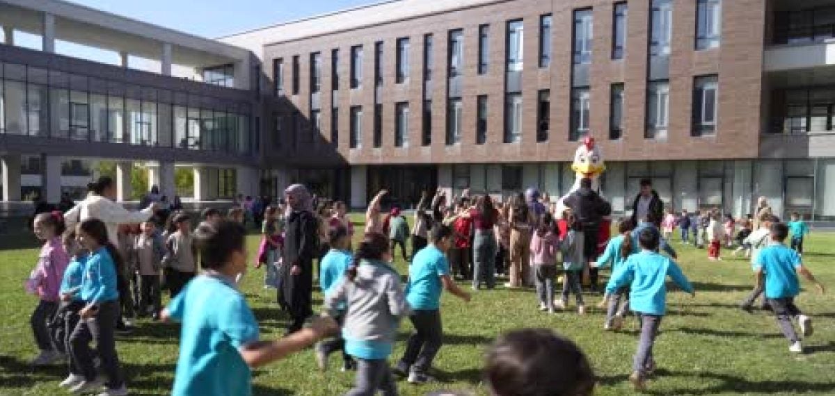 Çocuklar tarımla tanıştı, elma hasadıyla üretim bilinci kazandılar