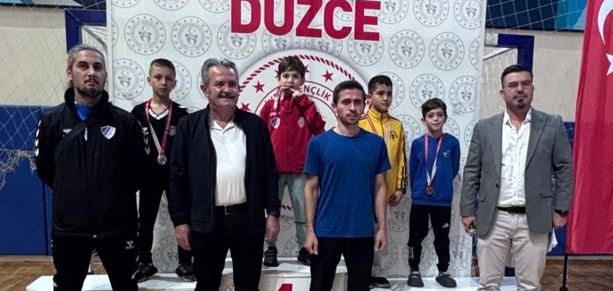 Cumayeri’nde 185 sporcu 29 Ekim Karate İl Şampiyonası’nda madalya için yarıştı