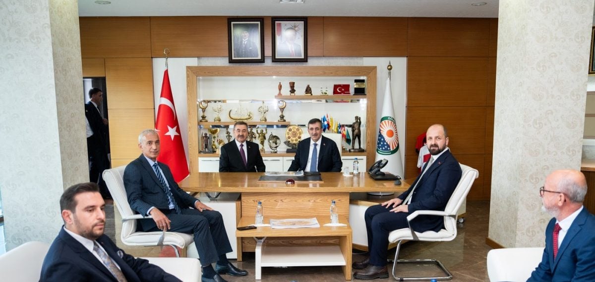 Cumhurbaşkanı Yardımcısı Cevdet Yılmaz Gölbaşı Belediye Başkanı’nı Ziyaret Etti