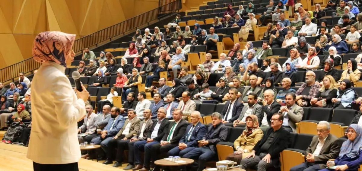 Denizli’de konferansta olumsuz duygularla başa çıkma yöntemleri ve sertifika takdimi